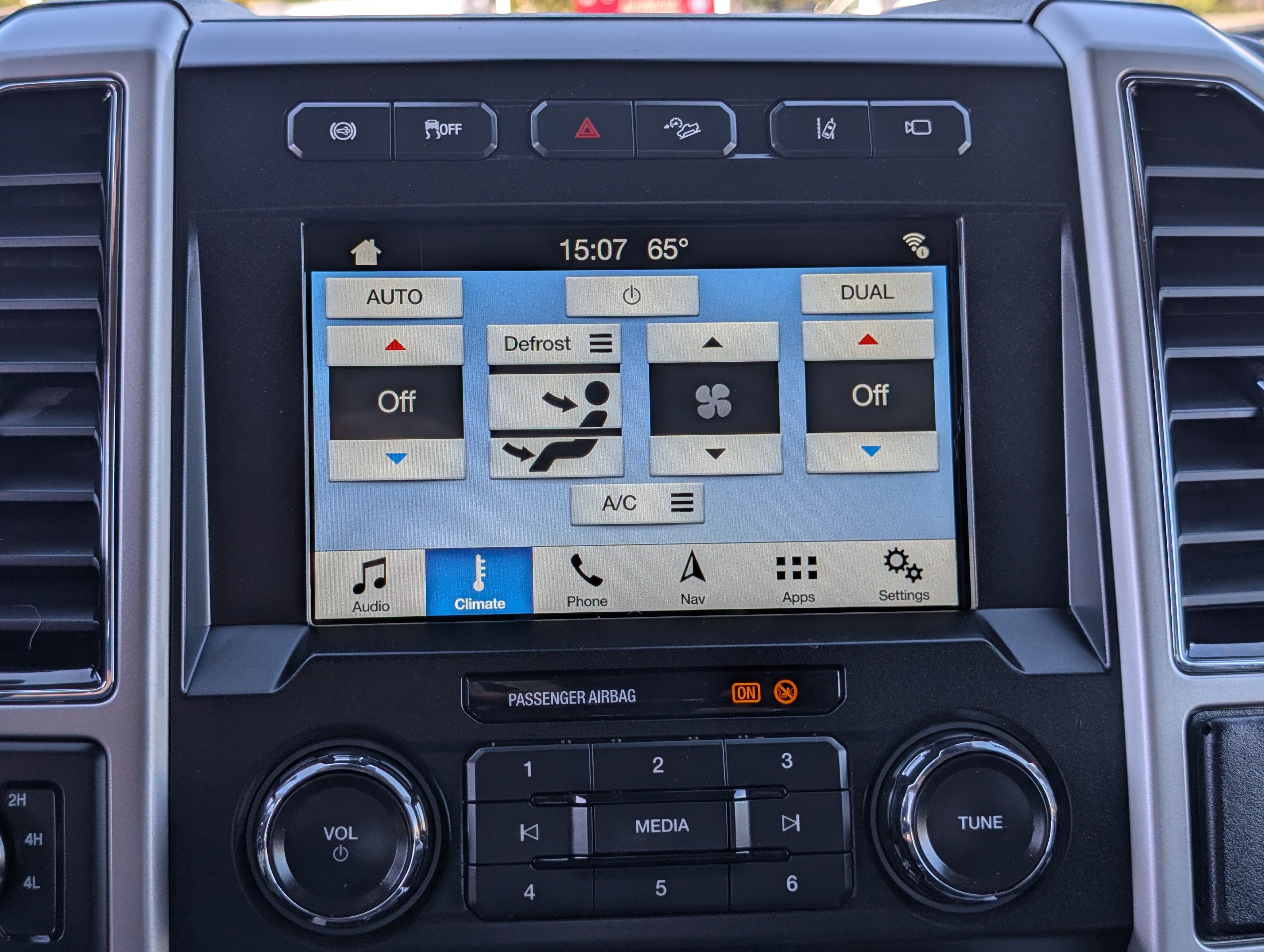 Certified 2018 Ford F350 Lariat w/ Tow Technology Bundle AWD/4WD image 31