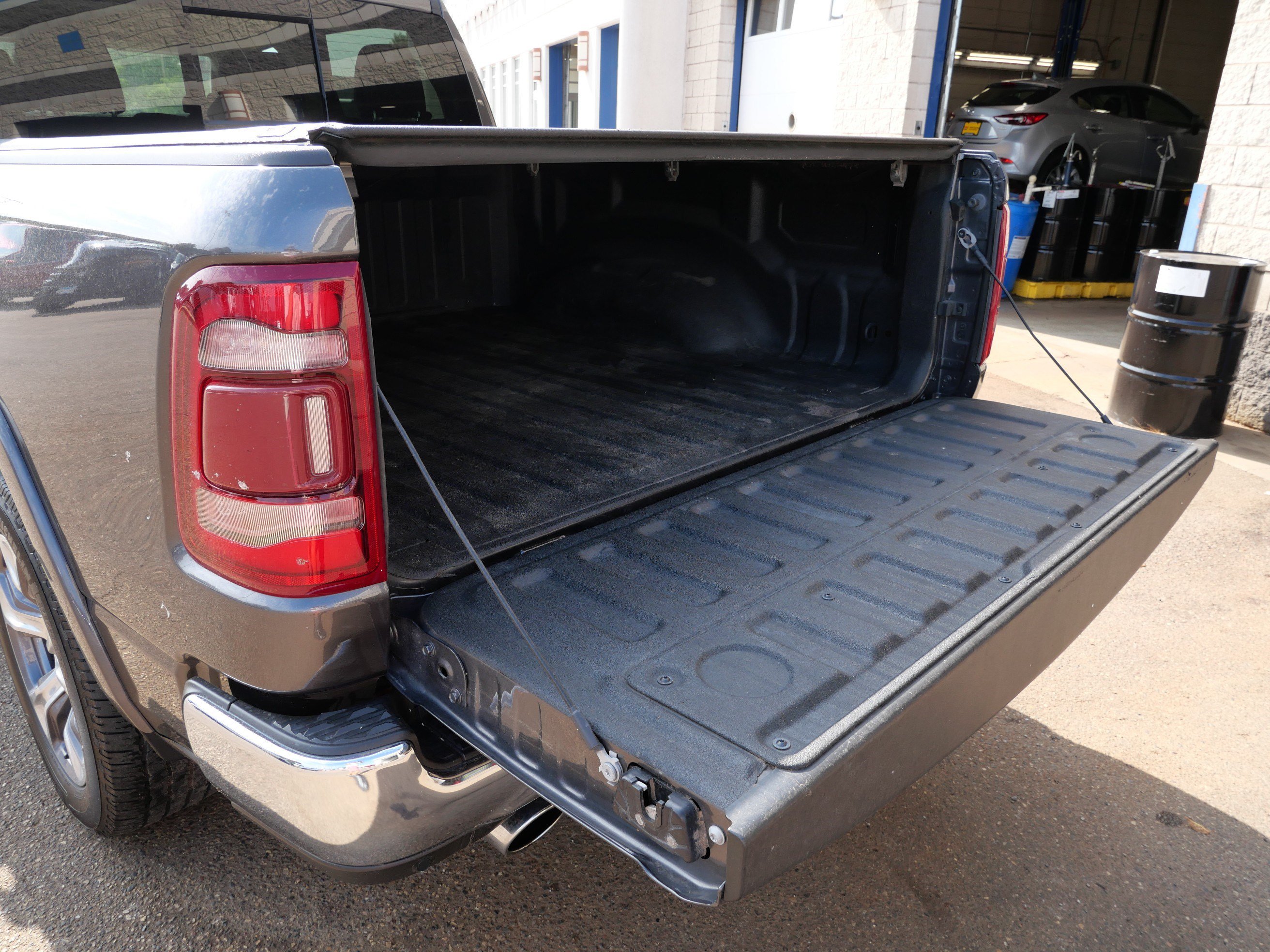 Used 2021 RAM 1500 Laramie AWD/4WD image 18