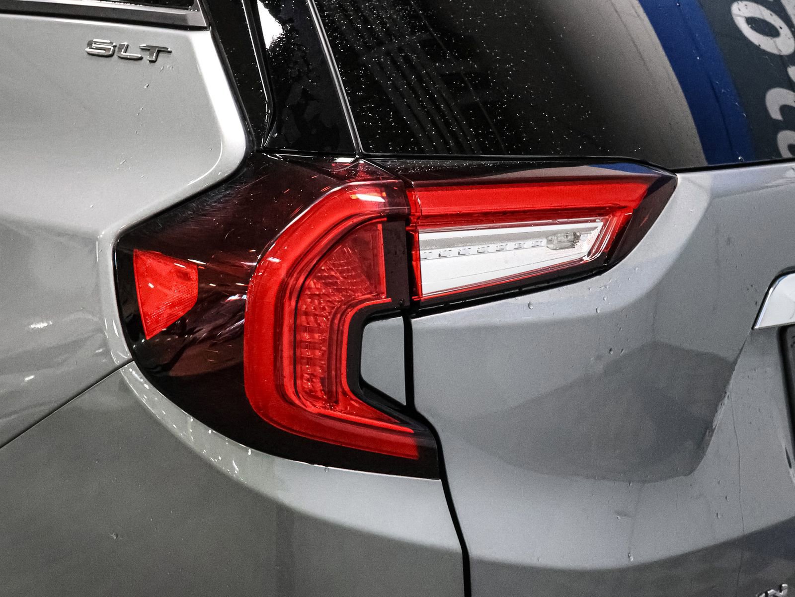 Used 2024 GMC Terrain SLT image 15