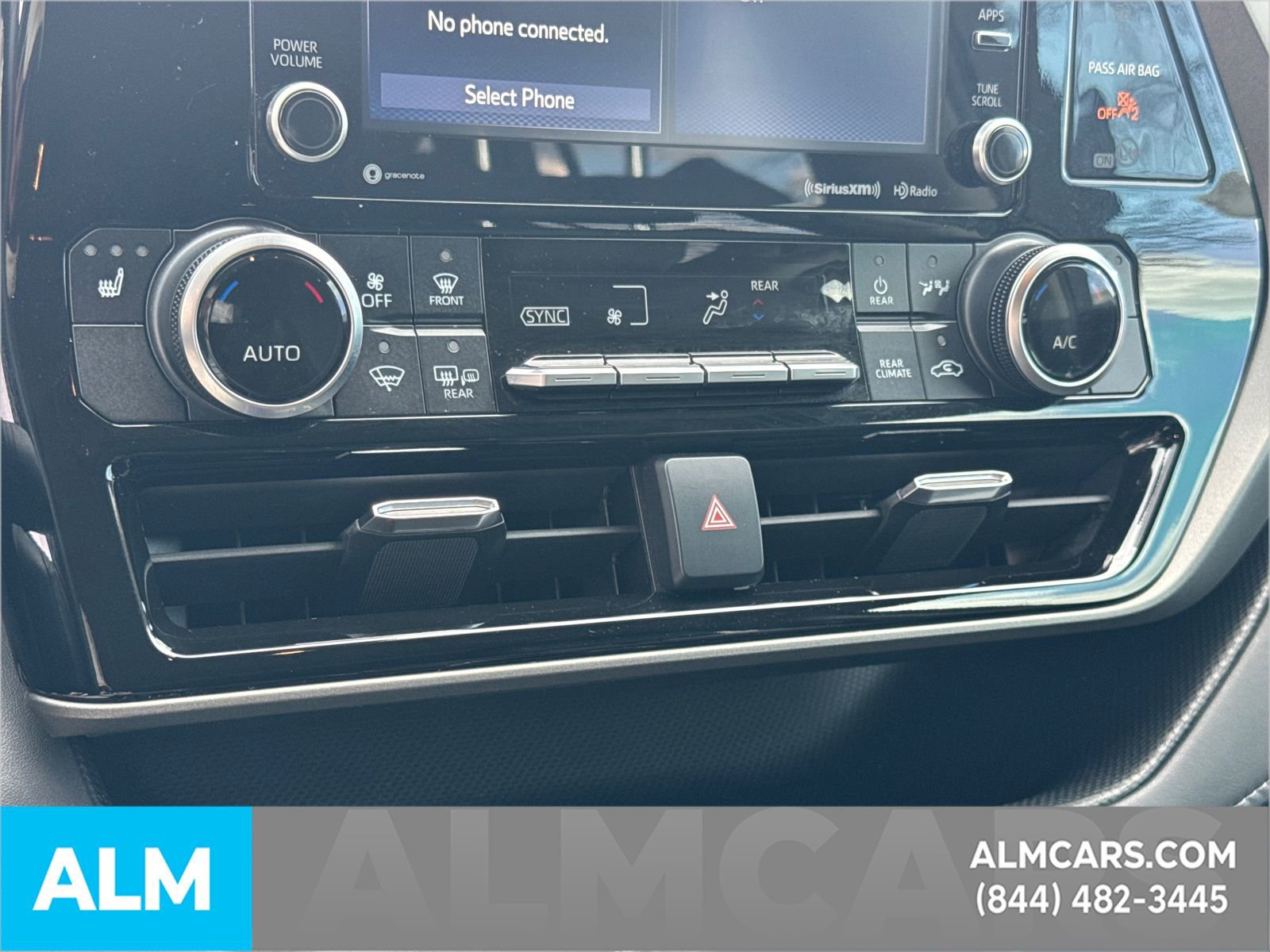 Used 2021 Toyota Highlander XLE image 37