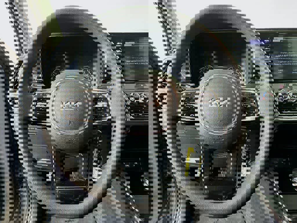 Used 2023 Kia Sorento LX image 19