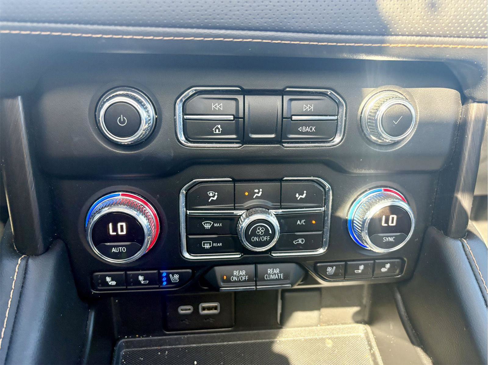 Used 2024 GMC Yukon AT4 w/ AT4 Premium Package AWD/4WD image 23