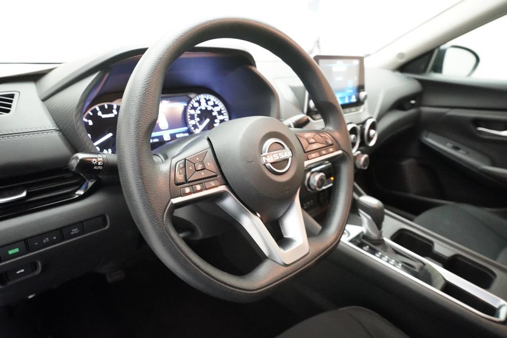 Used 2025 Nissan Sentra SV FWD image 8