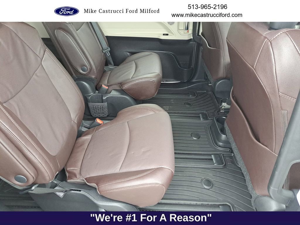 Used 2024 Toyota Sienna Platinum image 29