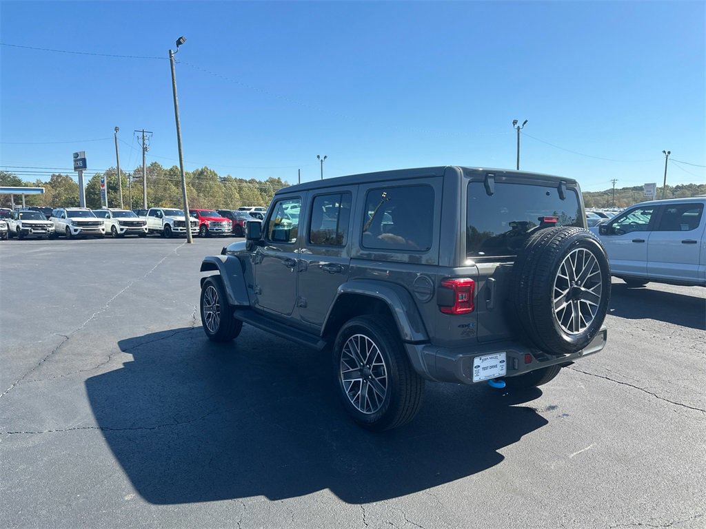 Used 2022 Jeep Wrangler Unlimited Sahara image 5