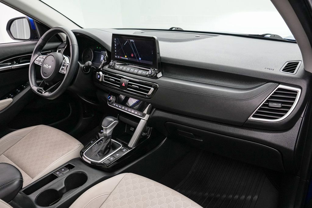 Used 2023 Kia Seltos SX w/ SX Sunroof Package image 23
