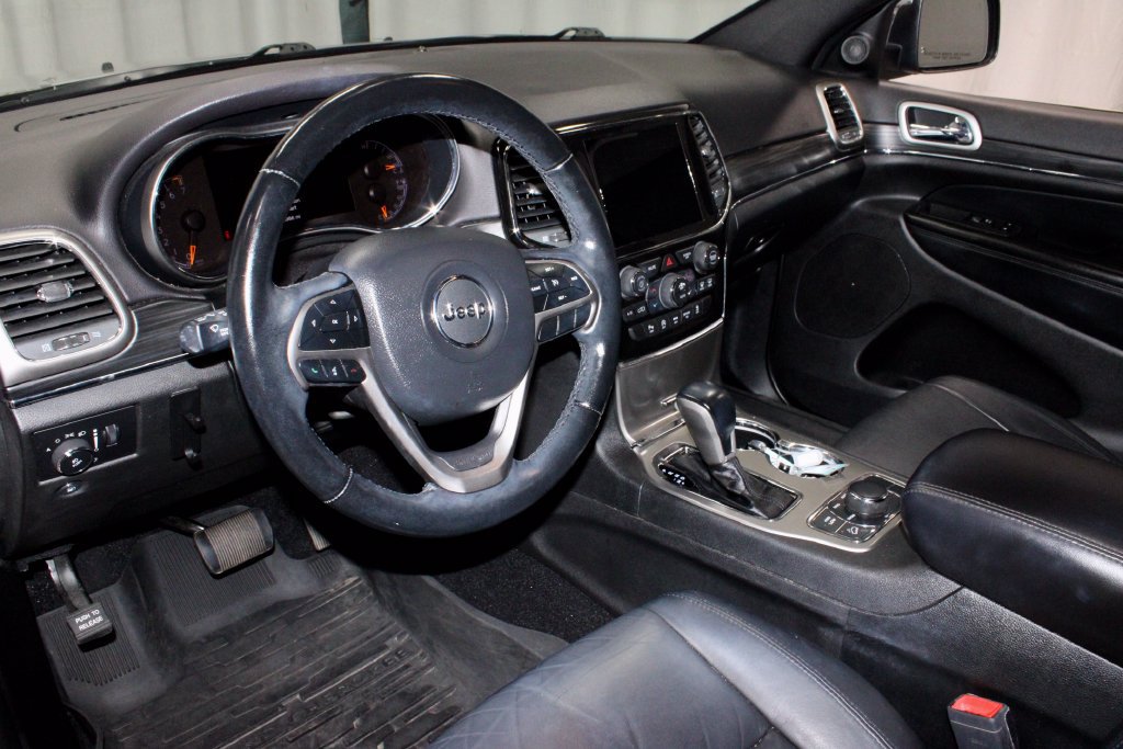Used 2021 Jeep Grand Cherokee Limited AWD/4WD image 25