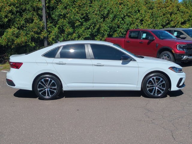 Used 2025 Volkswagen Jetta Sport FWD image 2