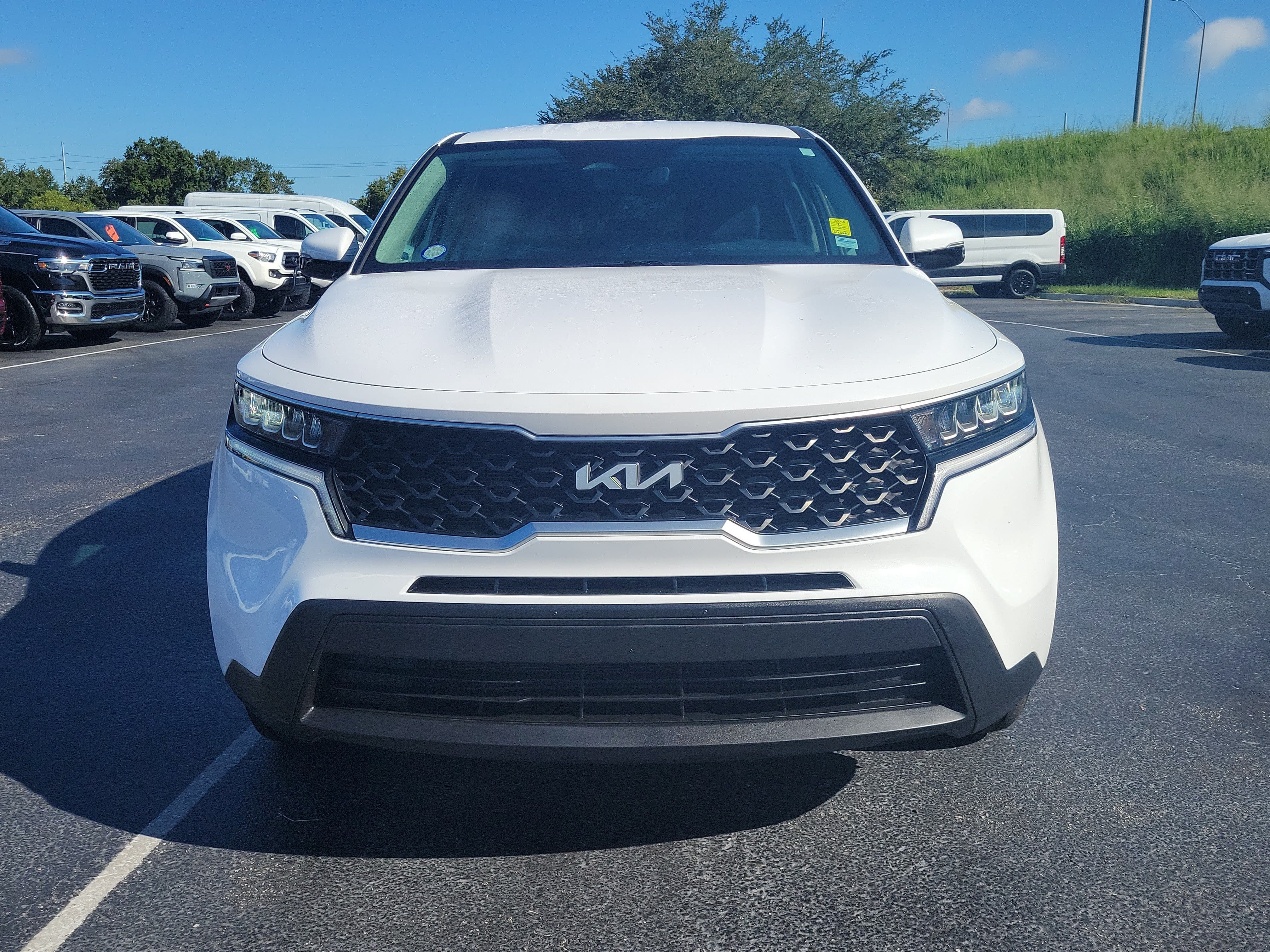 Used 2023 Kia Sorento LX AWD/4WD image 2