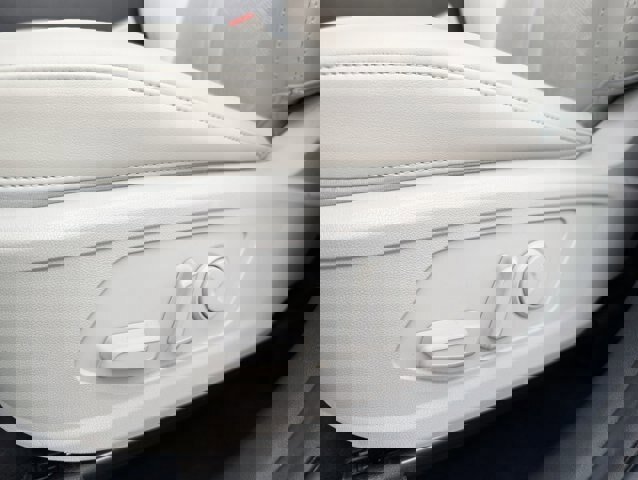 Used 2023 Kia Sorento SX image 10