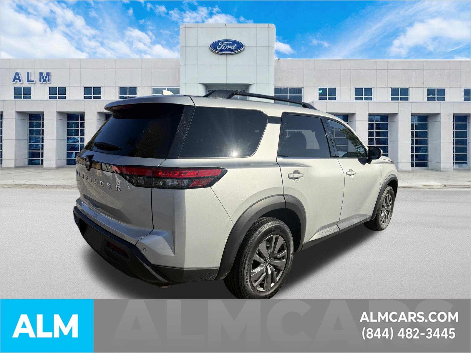 Used 2025 Nissan Pathfinder SV FWD image 5