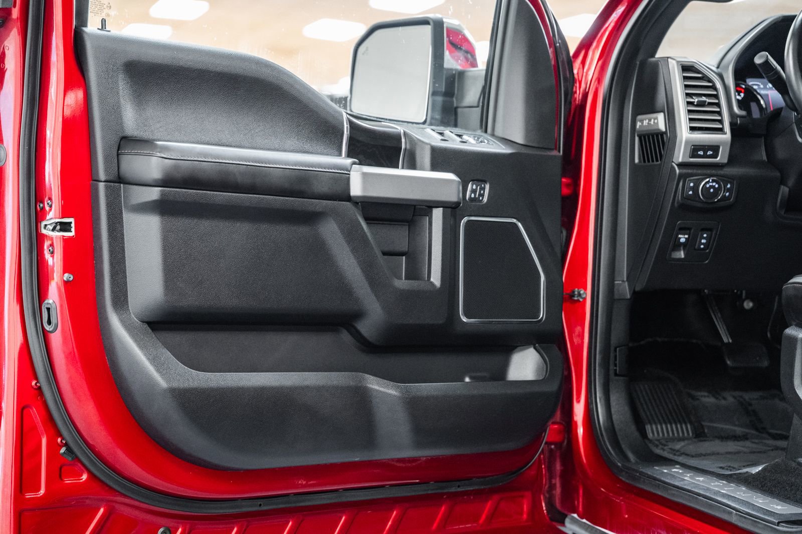 Certified 2018 Ford F150 Platinum w/ Equipment Group 701A Luxury image 54