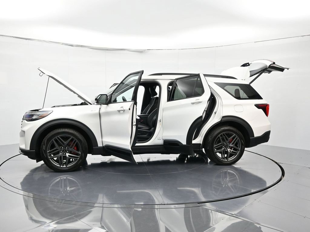 Certified 2025 Ford Explorer ST-Line w/ Premium Package image 49