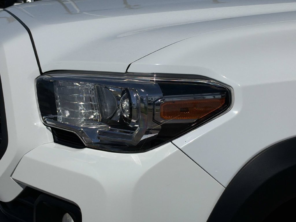 Used 2022 Toyota Tacoma TRD Off-Road w/ Technology Package AWD/4WD image 10