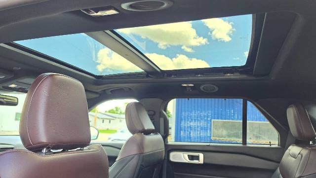 Certified 2023 Ford Explorer Platinum w/ Technology Package AWD/4WD image 9
