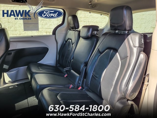 Used 2019 Chrysler Pacifica Touring-L FWD image 9