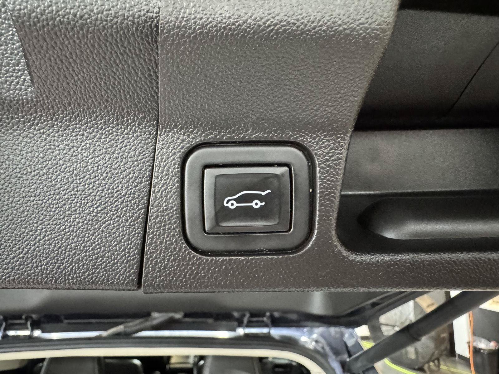 Used 2021 GMC Acadia Denali w/ Denali Technology Package AWD/4WD image 43