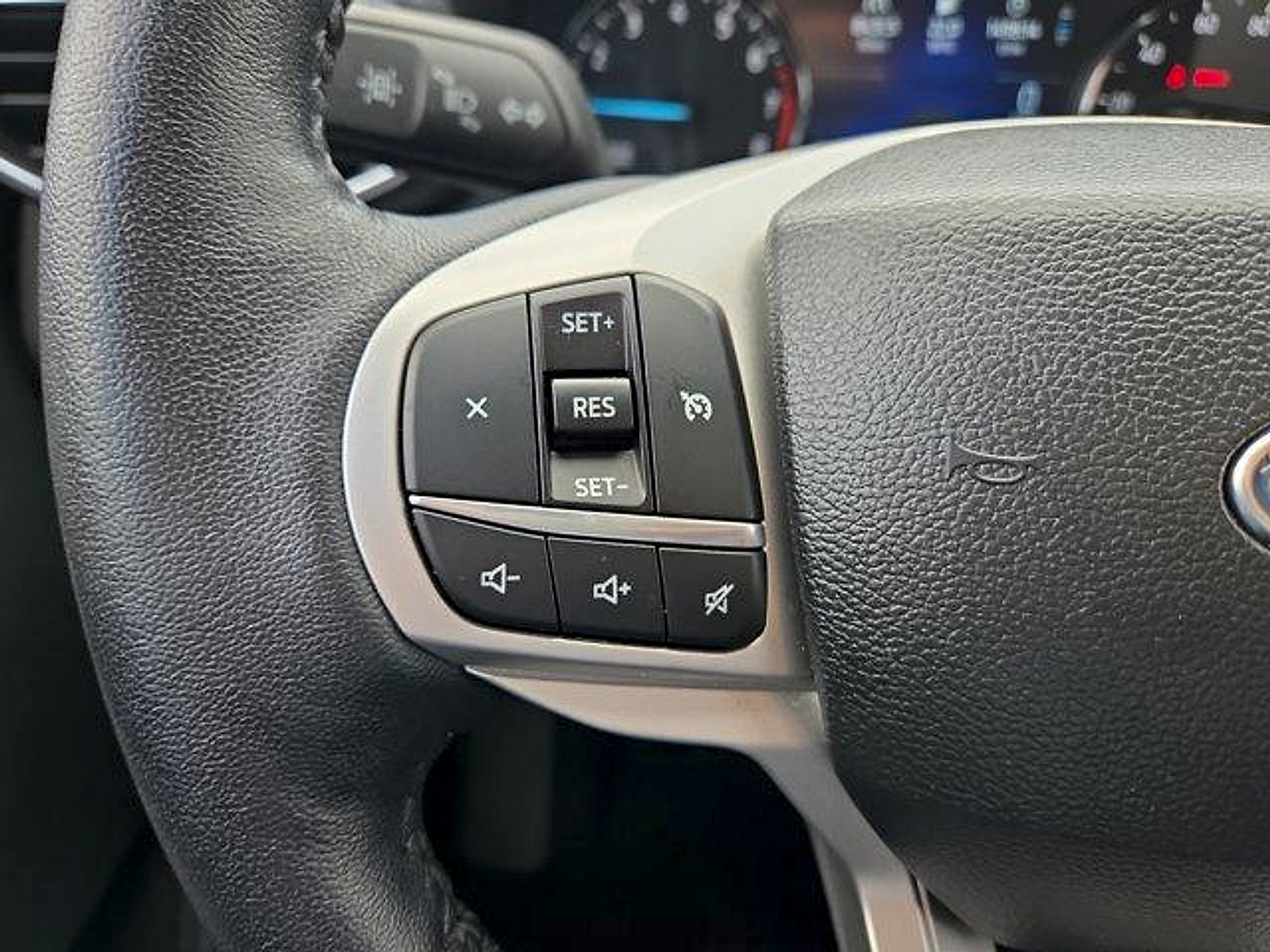 Certified 2023 Ford Explorer XLT w/ Equipment Group 202A AWD/4WD image 14