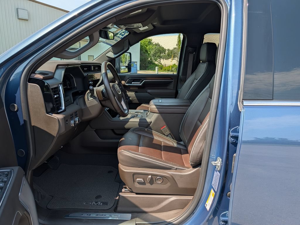 Used 2025 GMC Sierra 2500 Denali AWD/4WD image 18
