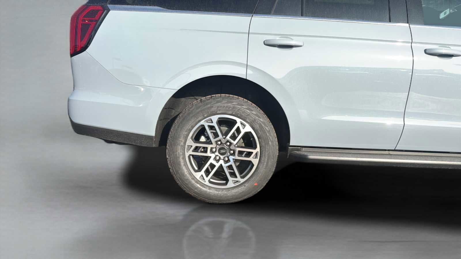 Certified 2026 Ford Expedition Active AWD/4WD image 42