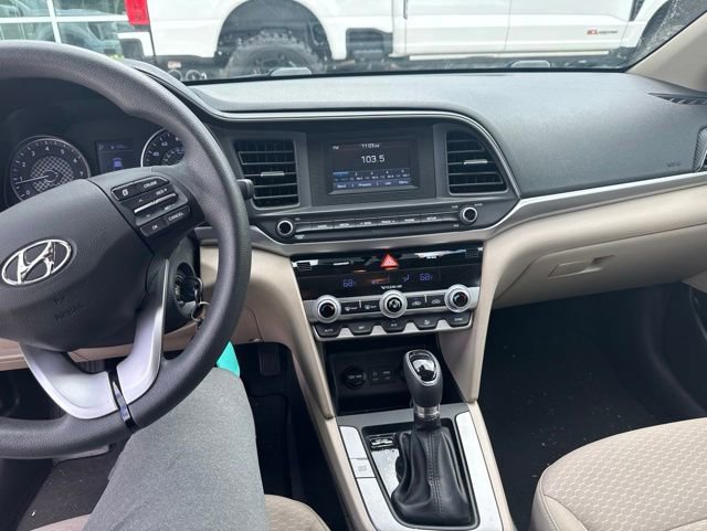 Used 2020 Hyundai Elantra SE FWD image 13
