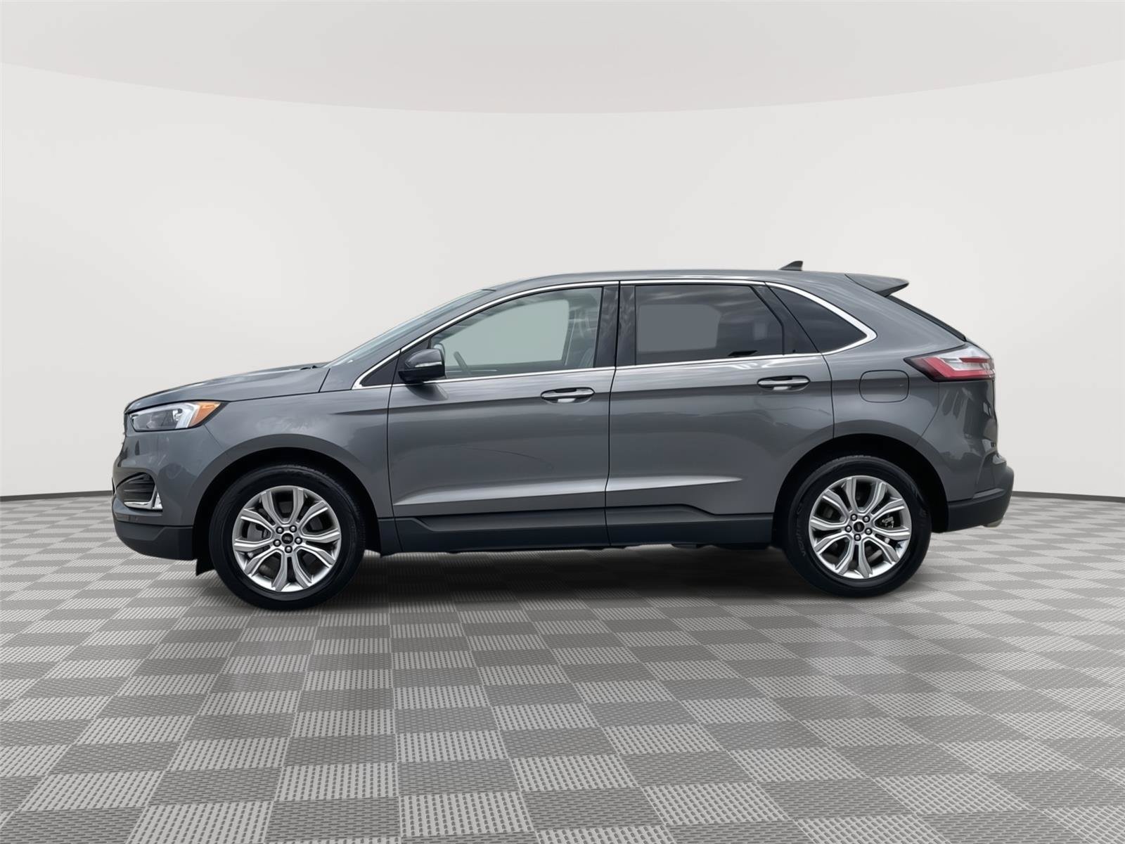 Certified 2024 Ford Edge Titanium AWD/4WD image 2