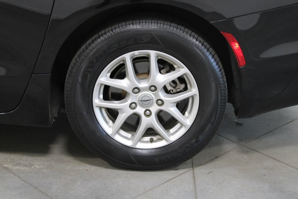 Used 2024 Chrysler Pacifica Touring-L image 19