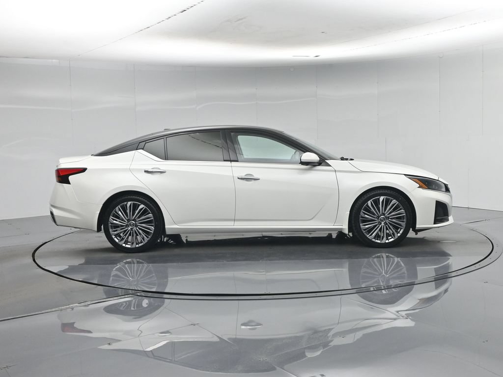 Used 2024 Nissan Altima 2.5 SL FWD image 34