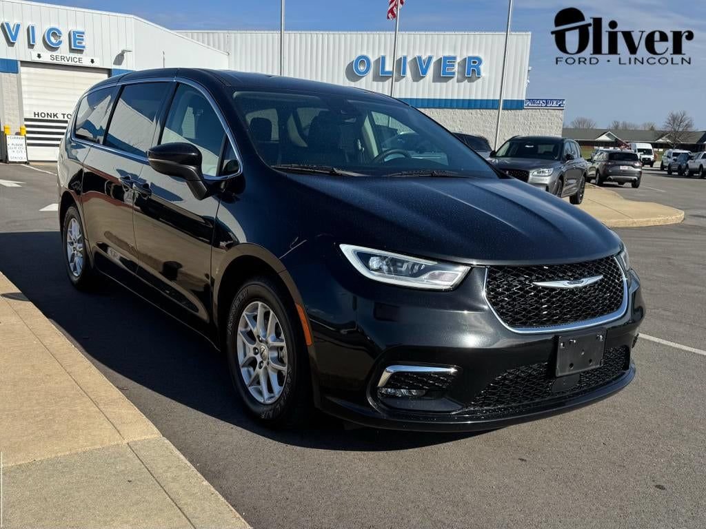 Used 2023 Chrysler Pacifica Touring-L