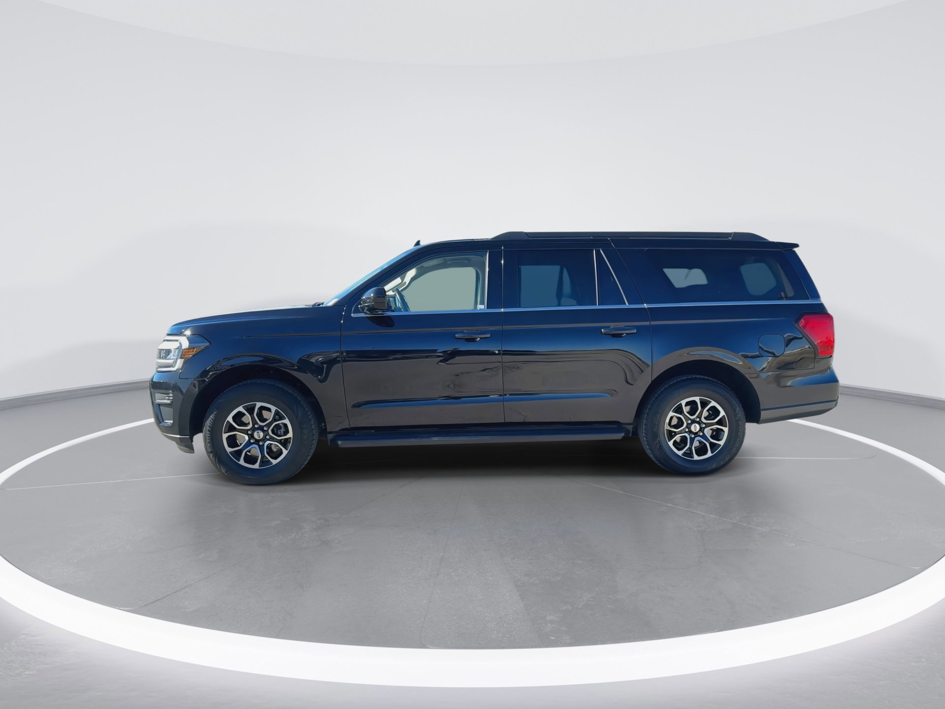 Certified 2024 Ford Expedition Max XLT image 7