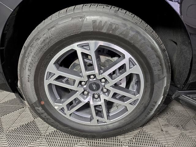 Certified 2025 Ford Expedition Active image 9