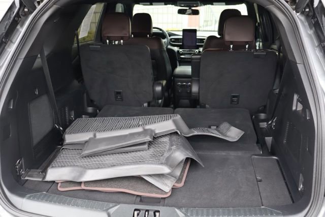 Certified 2023 Ford Explorer Platinum w/ Premium Technology Package image 30
