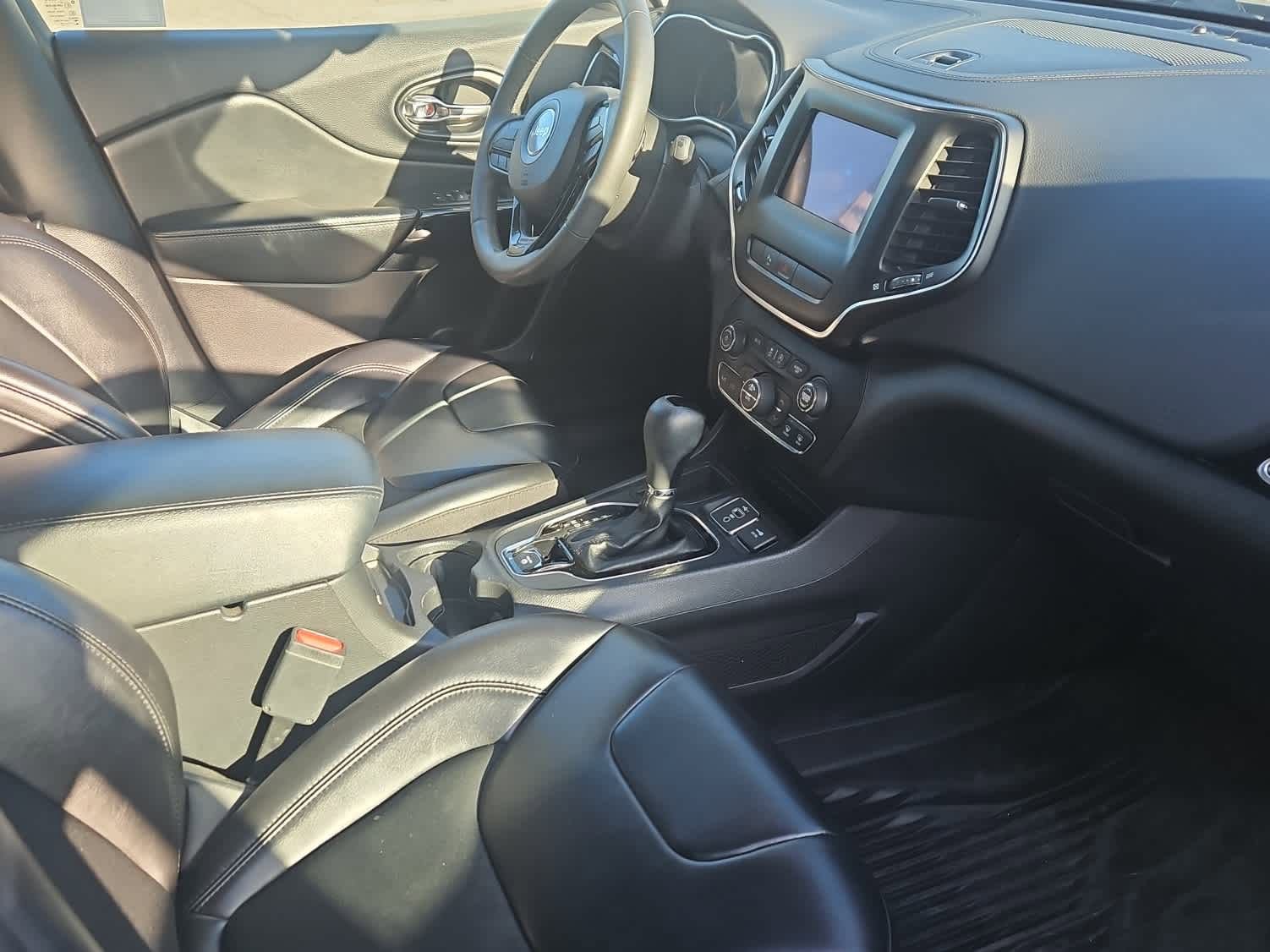 Used 2020 Jeep Cherokee Latitude Plus image 13