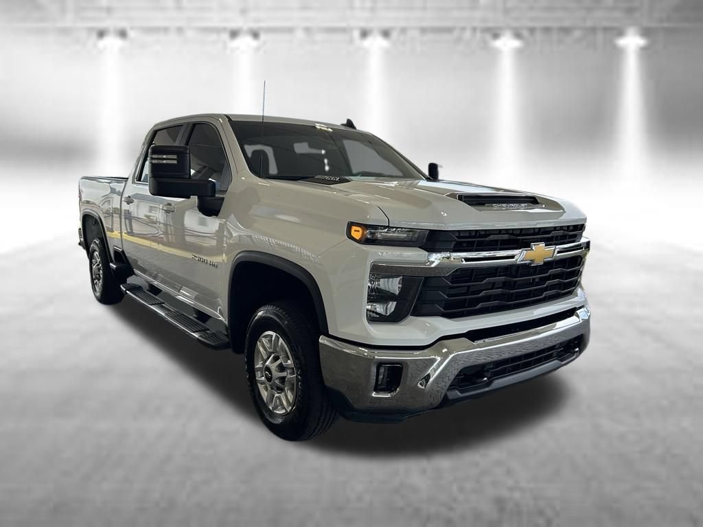 Used 2025 Chevrolet Silverado 2500 LT w/ Convenience Package AWD/4WD image 2