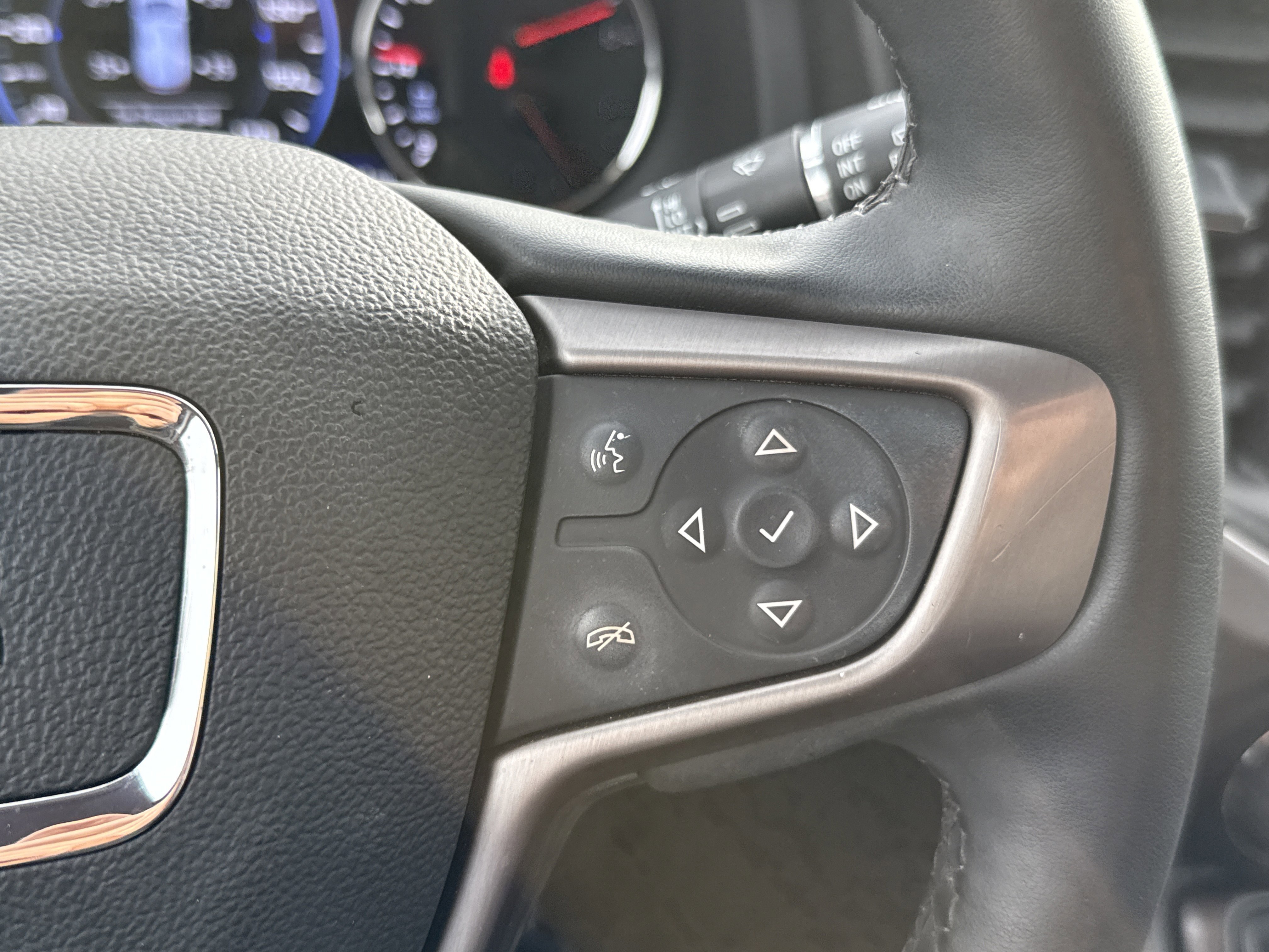 Used 2023 GMC Acadia AT4 w/ Technology Package image 19