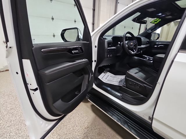 Used 2025 Chevrolet Tahoe Premier w/ Sun And Tow Package AWD/4WD image 11