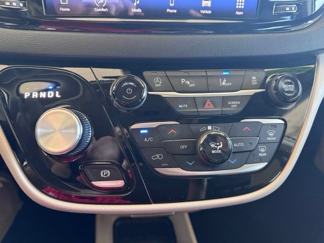 Used 2024 Chrysler Pacifica Touring-L FWD image 21