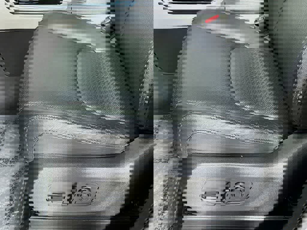 Used 2023 Kia Carnival SX Prestige image 32