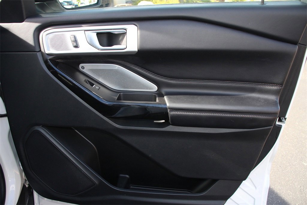 Certified 2022 Ford Explorer Platinum w/ Equipment Group 601A image 29