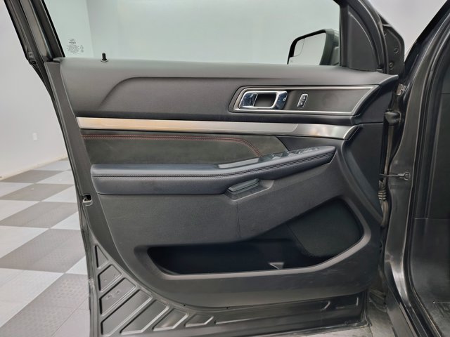 Certified 2018 Ford Explorer XLT w/ Equipment Group 202A AWD/4WD image 10