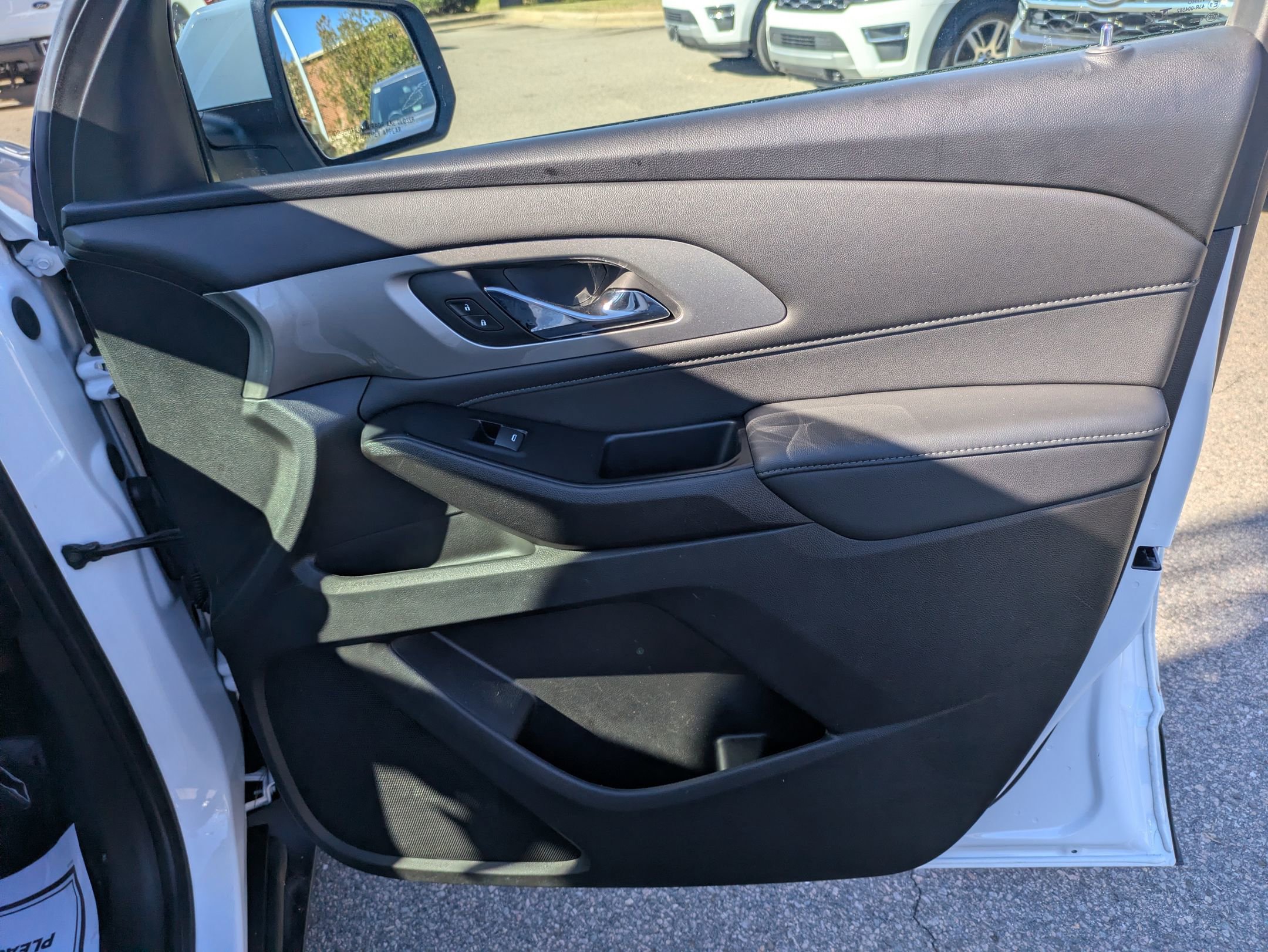 Used 2024 Chevrolet Traverse LT image 33