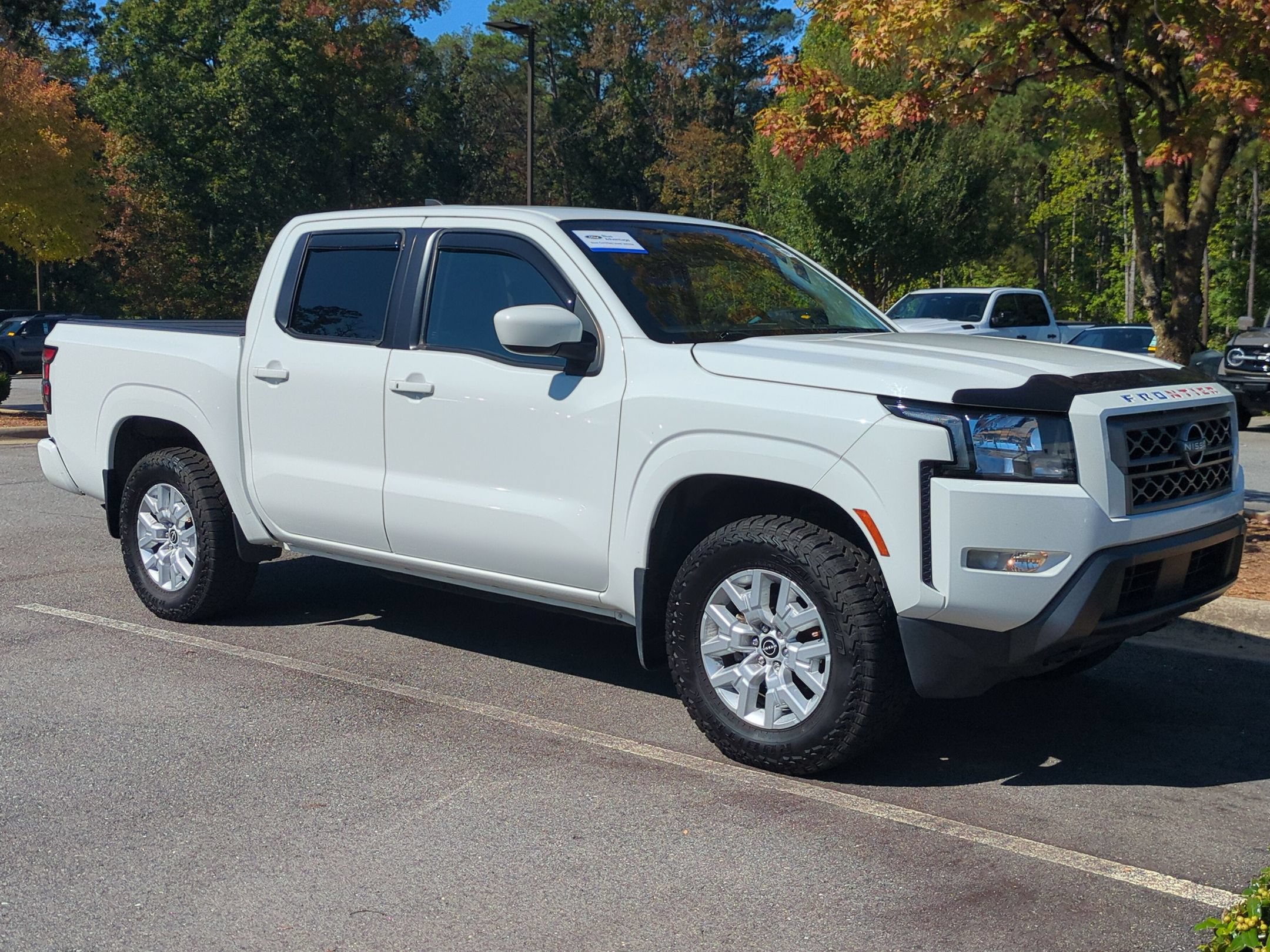 Used 2022 Nissan Frontier SV AWD/4WD image 2