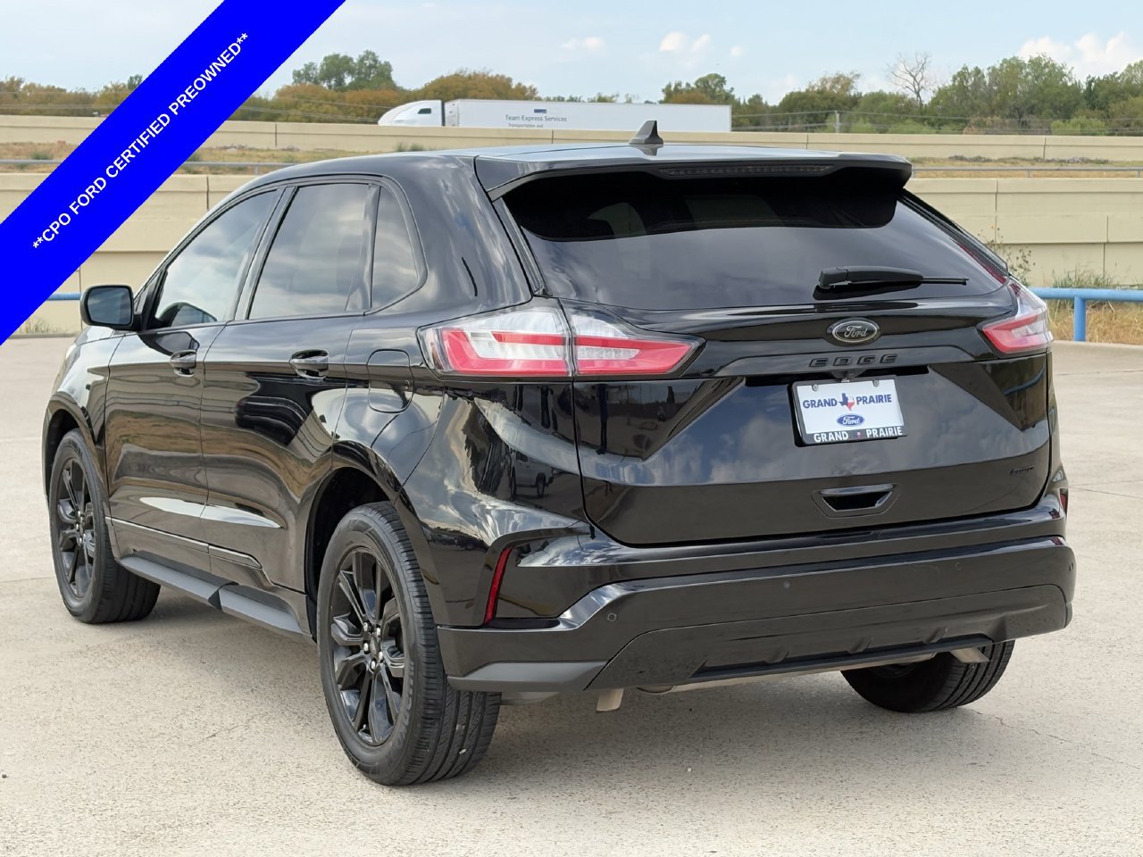 Certified 2024 Ford Edge SE w/ Black Appearance Package AWD/4WD image 6