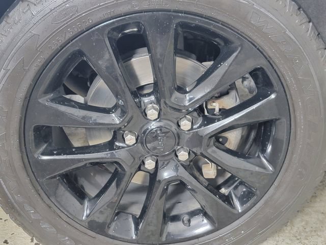 Used 2018 Jeep Grand Cherokee Altitude AWD/4WD image 10