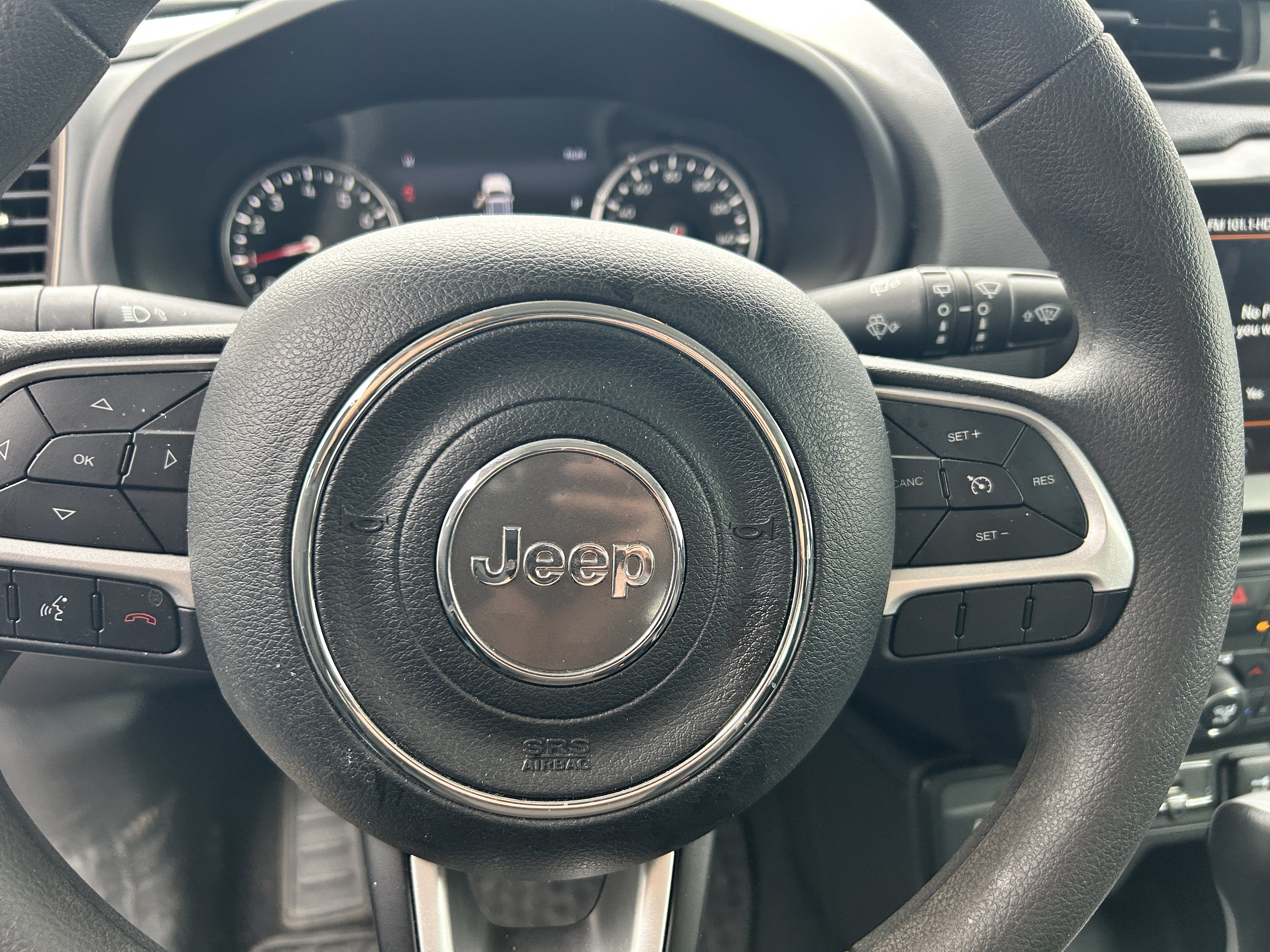 Used 2023 Jeep Renegade Latitude AWD/4WD image 18