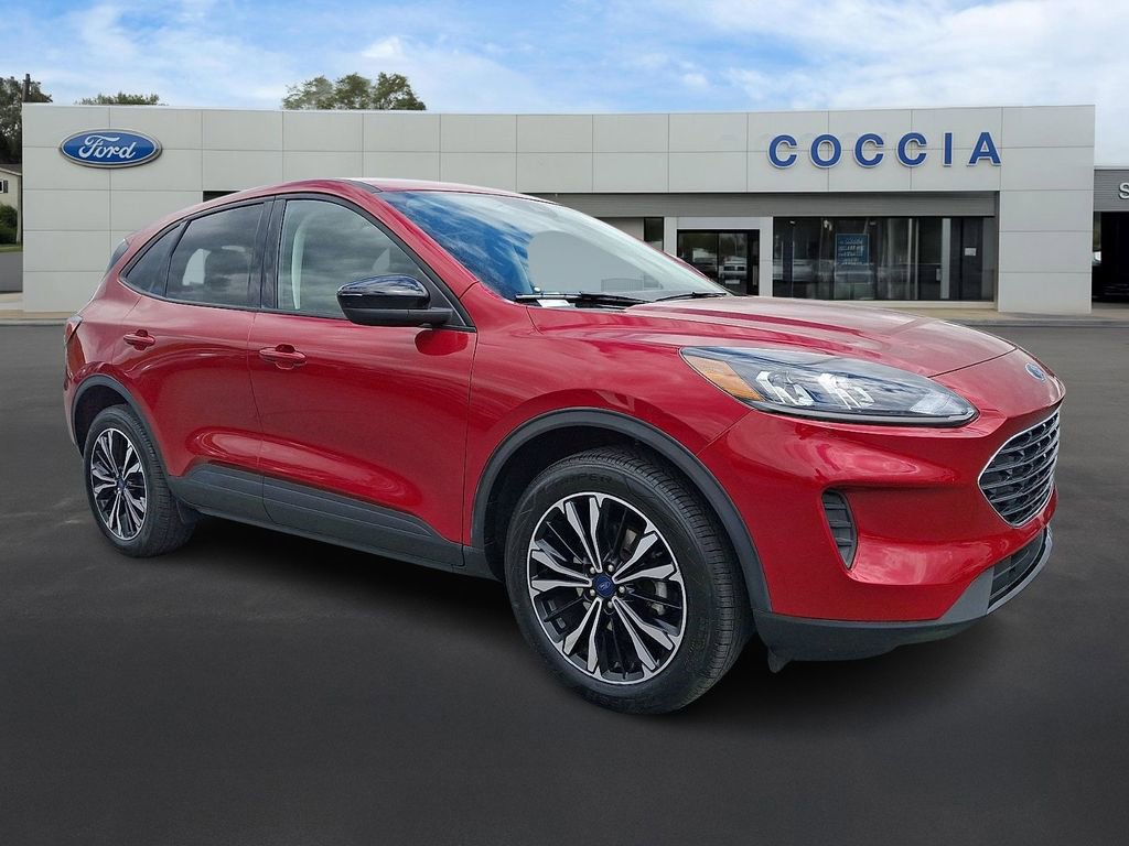 Certified 2022 Ford Escape SE w/ SE Sport Appearance Package AWD/4WD image 3