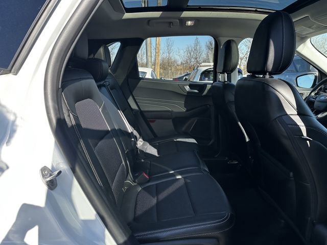 Certified 2022 Ford Escape SEL w/ Technology Package image 38