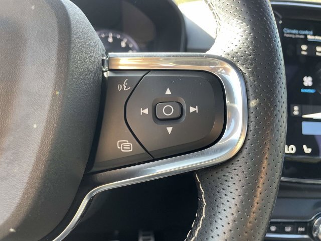 Used 2021 Volvo XC40 T5 R-Design w/ Advanced Package AWD/4WD image 26