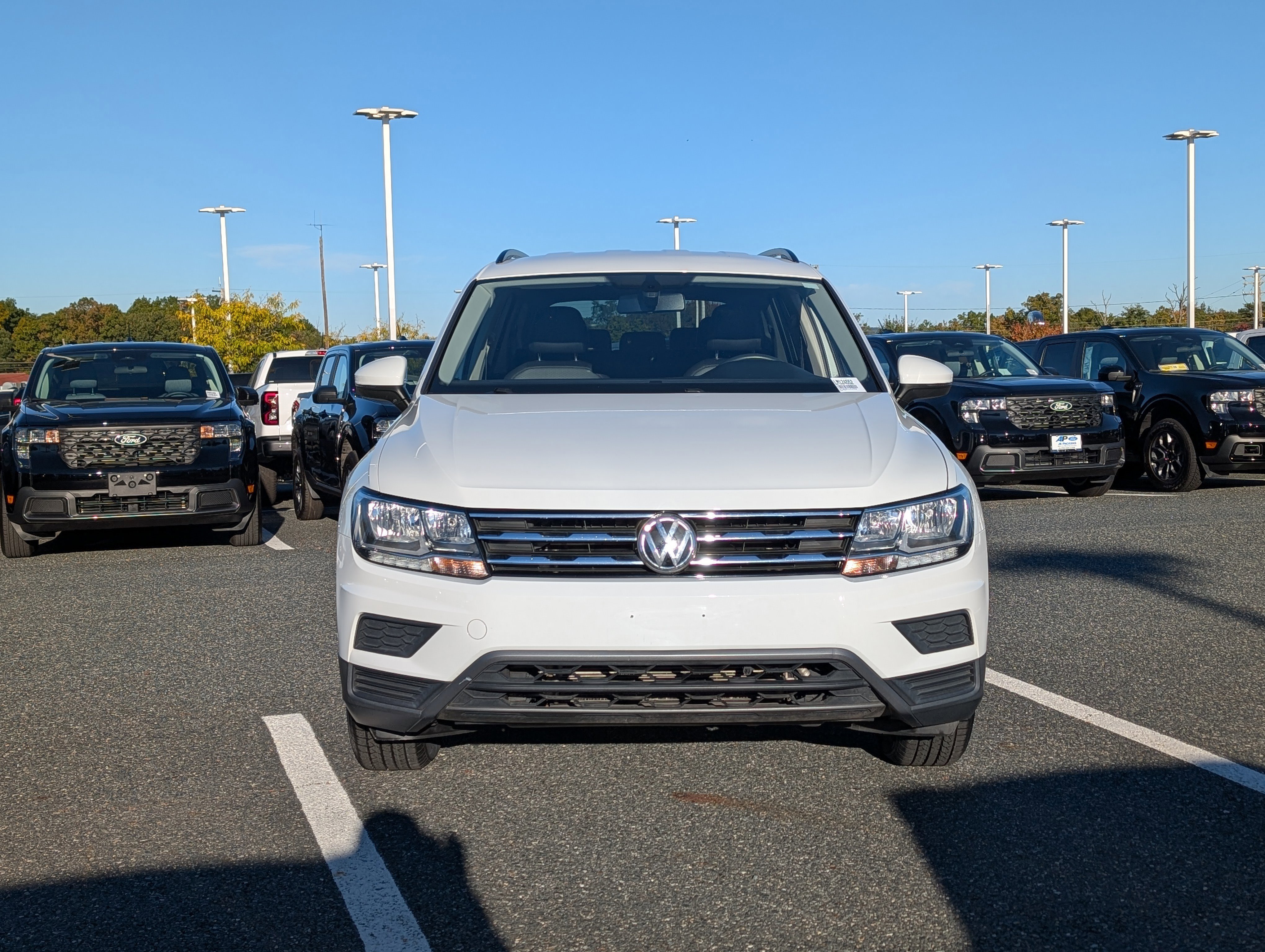 Used 2020 Volkswagen Tiguan SE image 8
