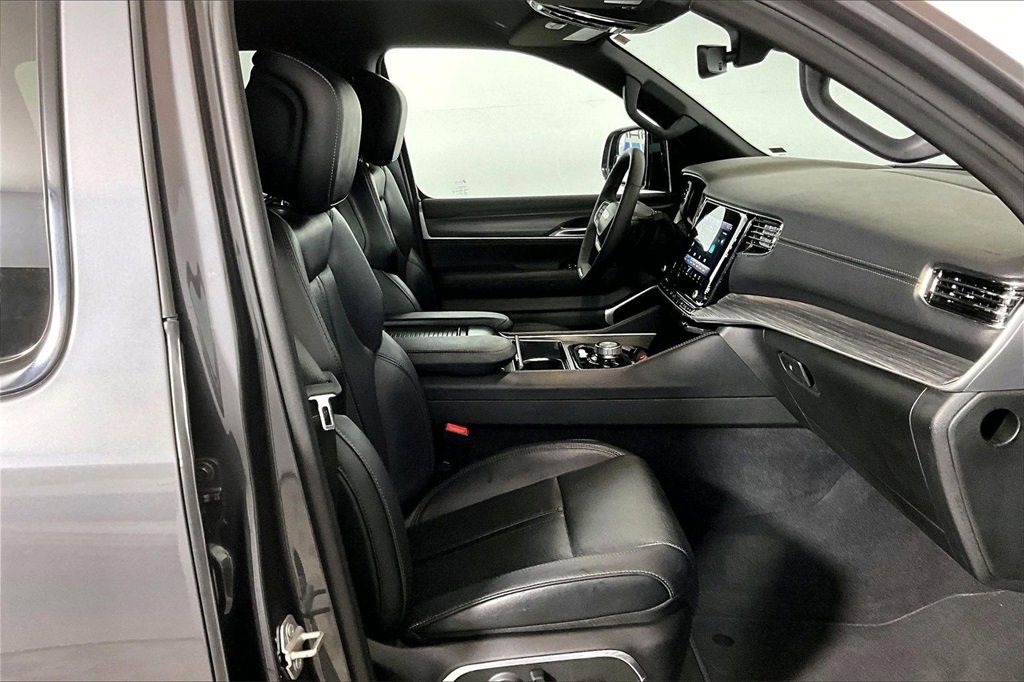 Used 2024 Jeep Wagoneer L Series II image 6